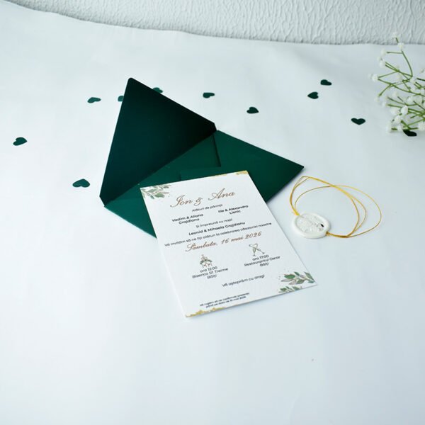 Invitație în plic smarald cu accente aurii