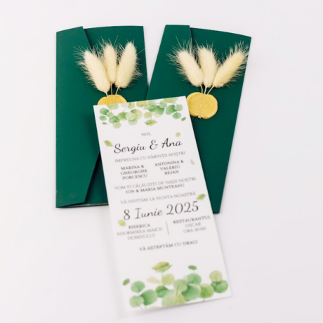 Invitație modernă de nuntă cu eucalipt și plic verde smarald