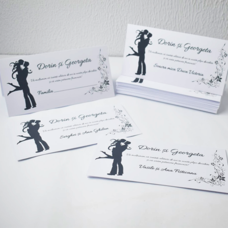 Plic elegant pentru daruri – design alb-negru cu cuplu fericit